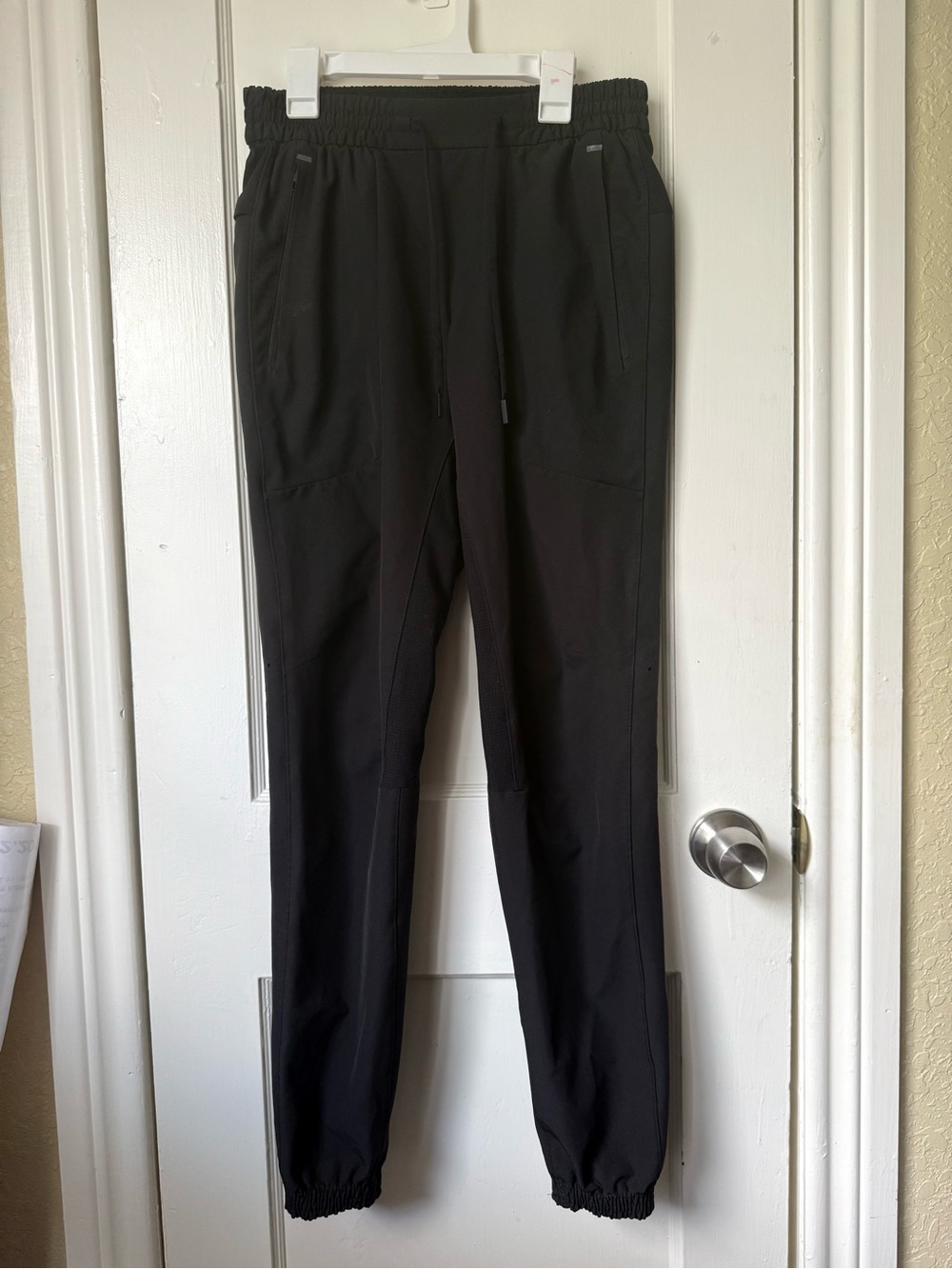 Lululemon license to train joggers